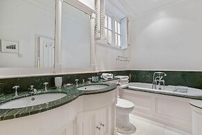 White House Mews Property