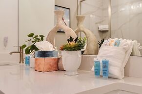 Helling Circle Secret 102 3 Bedroom Condo by RedAwning