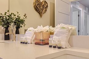 Helling Circle Secret 102 3 Bedroom Condo by RedAwning