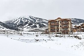 Helling Circle Secret 102 3 Bedroom Condo by RedAwning