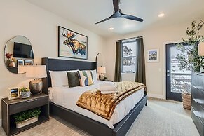 Helling Circle Secret 102 3 Bedroom Condo by RedAwning