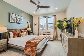 Helling Circle Secret 102 3 Bedroom Condo by RedAwning