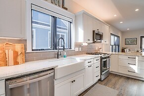 Lakefront Moneta Home w/ Hot Tub & Boat Dock!