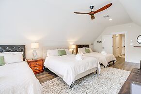 Lakefront Moneta Home w/ Hot Tub & Boat Dock!