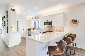 Lakefront Moneta Home w/ Hot Tub & Boat Dock!