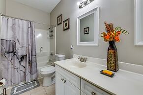 Charlotte Abode ~ 9 Mi to Bank of America Stadium!