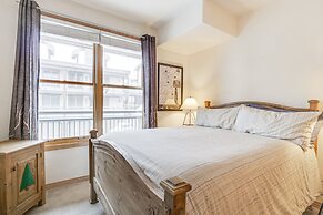 Walk to Ski Lift: Breck Condo w/ Hot Tub