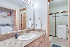 Walk to Ski Lift: Breck Condo w/ Hot Tub