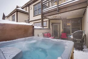 Walk to Ski Lift: Breck Condo w/ Hot Tub
