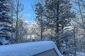 Walk to Ski Lift: Breck Condo w/ Hot Tub