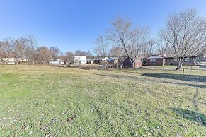 7 Mi to Louisville: Family-friendly Jefferson Home