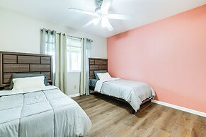 Airy Tempe Vacation Rental w/ Gas Grill + Pool!