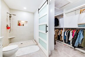 Airy Tempe Vacation Rental w/ Gas Grill + Pool!