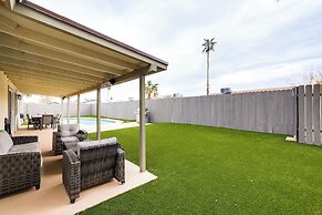 Airy Tempe Vacation Rental w/ Gas Grill + Pool!