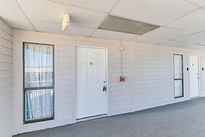 Galveston Condo w/ Beach Access Near Moody Gardens