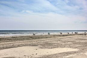 Galveston Condo w/ Beach Access Near Moody Gardens