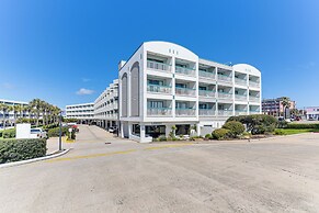 Galveston Condo w/ Beach Access Near Moody Gardens