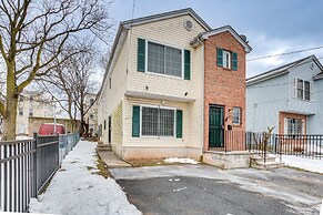 Cozy Newark Getaway ~ 15 Mi to Manhattan!