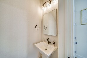 Upscale San Antonio Condo w/ Rooftop Patio