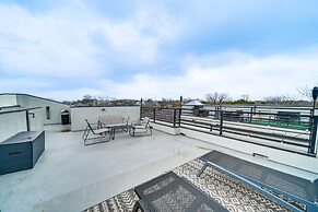 Upscale San Antonio Condo w/ Rooftop Patio