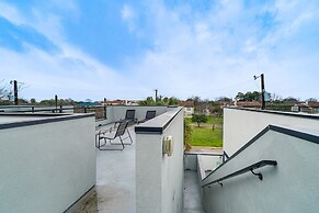 Upscale San Antonio Condo w/ Rooftop Patio