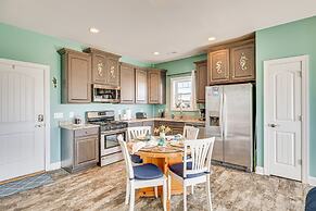 Ocean-view Apt in Emerald Isle - Walk to Beaches!