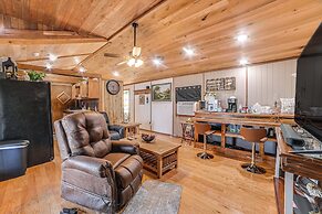 Peaceful Kentucky Countryside Cabin w/ Porch