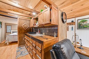 Peaceful Kentucky Countryside Cabin w/ Porch
