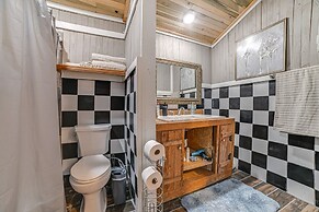 Peaceful Kentucky Countryside Cabin w/ Porch