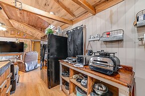 Peaceful Kentucky Countryside Cabin w/ Porch
