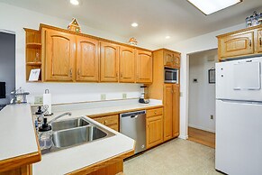 Stockton Home w/ Deck & Gas Grill ~ 1 Mi to Lake!