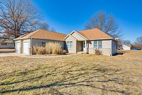 Stockton Home w/ Deck & Gas Grill ~ 1 Mi to Lake!