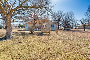 Stockton Home w/ Deck & Gas Grill ~ 1 Mi to Lake!