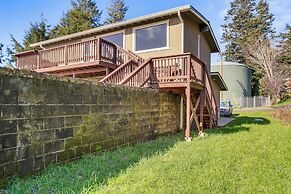 Ocean-view Oregon Coast Vacation Rental w/ Deck