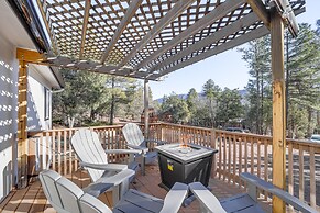 Modern Pine Cabin: Mountain Views, Family Friendly