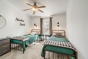 Mtn Views + Playground: Family-friendly Pine Cabin