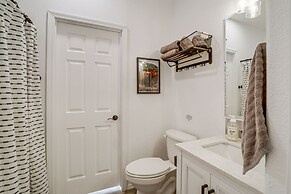 Mtn Views + Playground: Family-friendly Pine Cabin