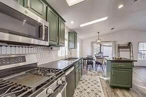 Mtn Views + Playground: Family-friendly Pine Cabin