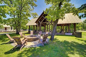 Cozy Carlton Landing Home - Pools & Lake Access
