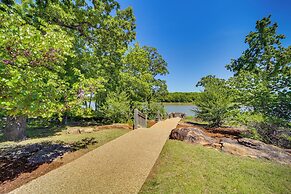 Cozy Carlton Landing Home - Pools & Lake Access