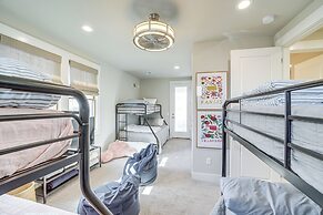Cozy Carlton Landing Home - Pools & Lake Access