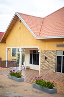 Inviting 6-bedrooms Apartment in Kigali