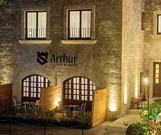 Arthur Suites