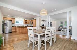 Black Rock Home - 4 bed - Jacuzzi Bath - Beach