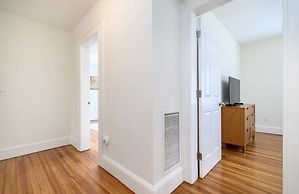 Black Rock Home - 4 bed - Jacuzzi Bath - Beach