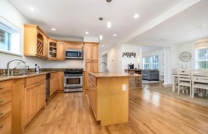 Black Rock Home - 4 bed - Jacuzzi Bath - Beach