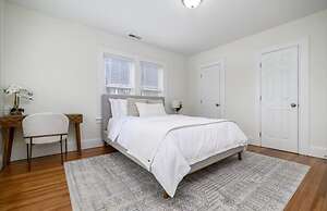 Black Rock Home - 4 bed - Jacuzzi Bath - Beach