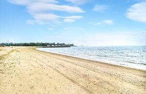 Black Rock Home - 4 bed - Jacuzzi Bath - Beach