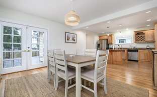 Black Rock Home - 4 bed - Jacuzzi Bath - Beach