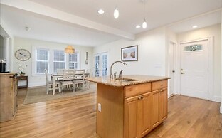 Black Rock Home - 4 bed - Jacuzzi Bath - Beach